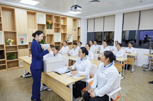 輕喜到家 互聯(lián)網自營家政如何顛覆傳統(tǒng)中介模式